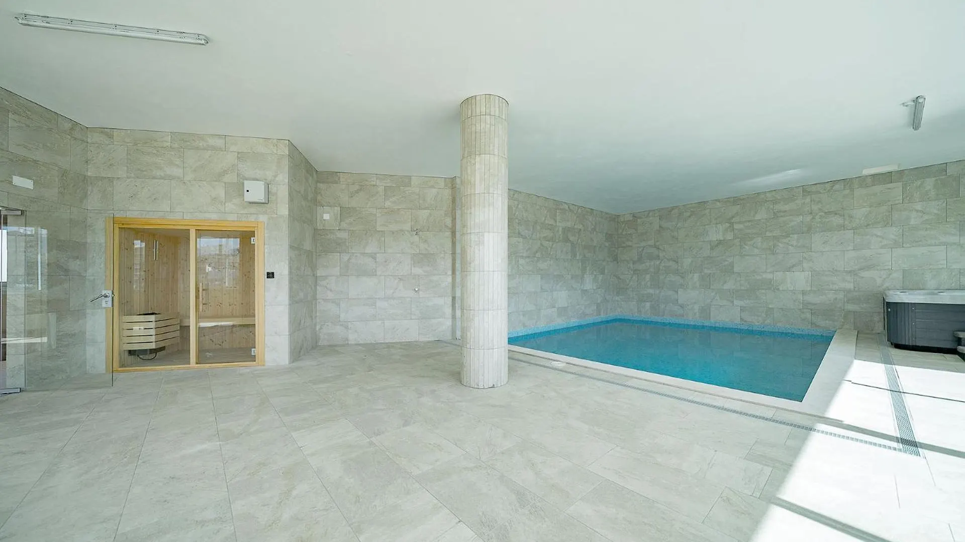 The Hummingbird Apartment Lagos Portugal